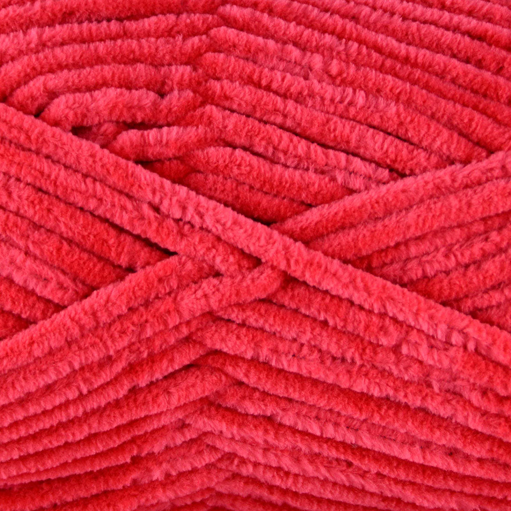 UNIVERSAL Bella Chenille Super Bulky Yarn 100g 120m/131yd Ripe Berry (#107)