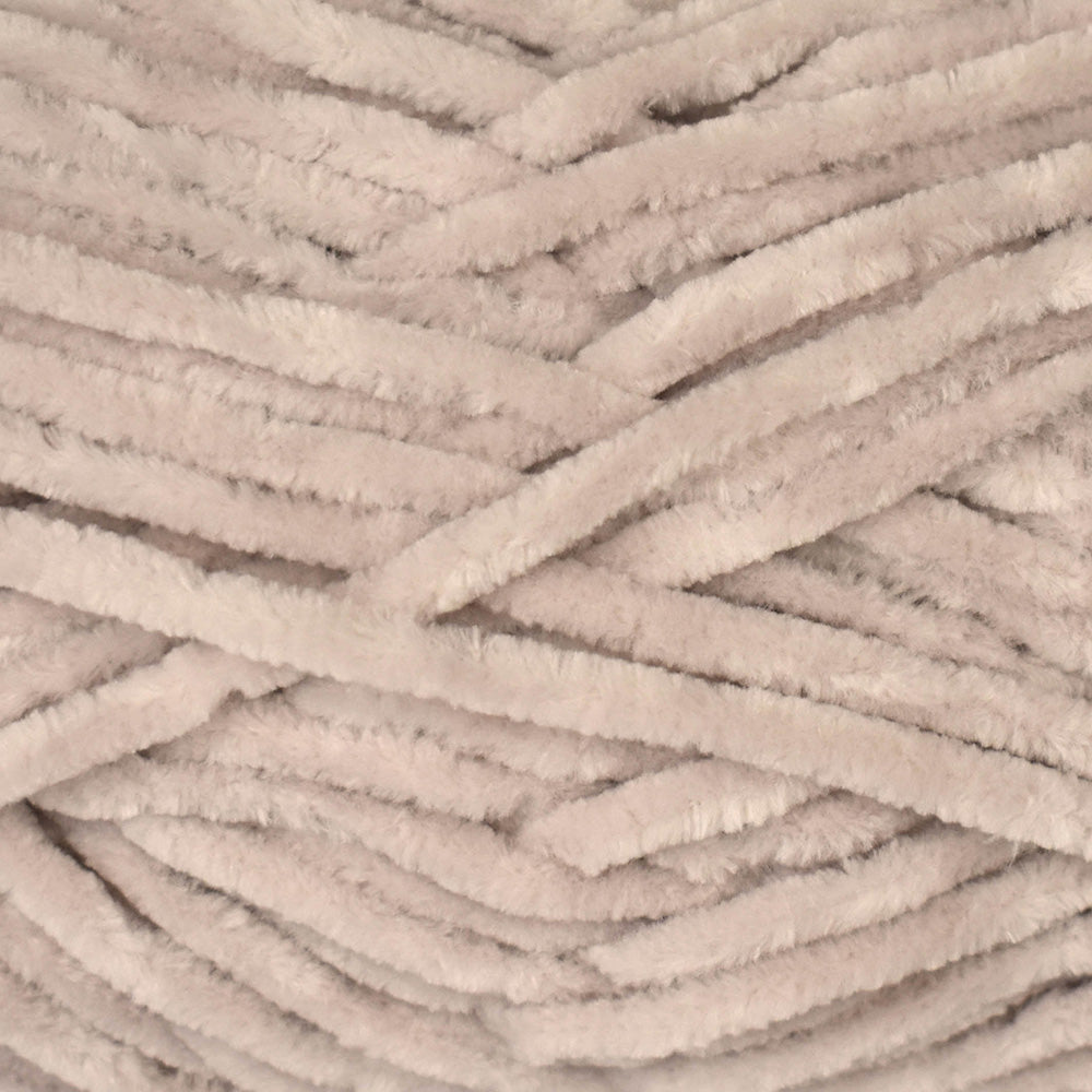 UNIVERSAL Bella Chenille Super Bulky Chenille Yarn 100 g/131 yd Oatmeal