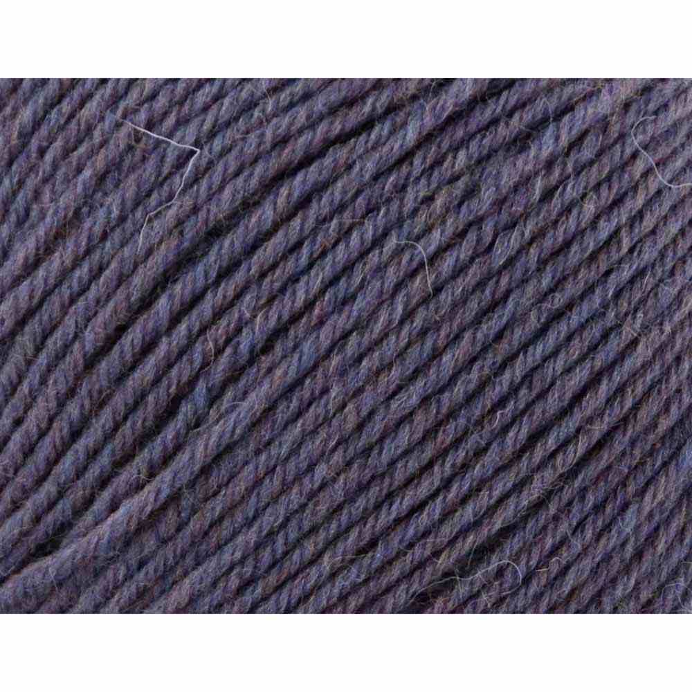 UNIVERSAL Deluxe Worsted Superwash Yarn 100 g/218 yd (200 m) Channel
