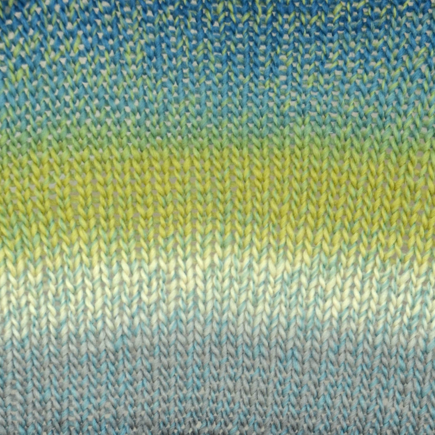 UNIVERSAL Colourburst Yarn, 200 G / 604 M, Chevron