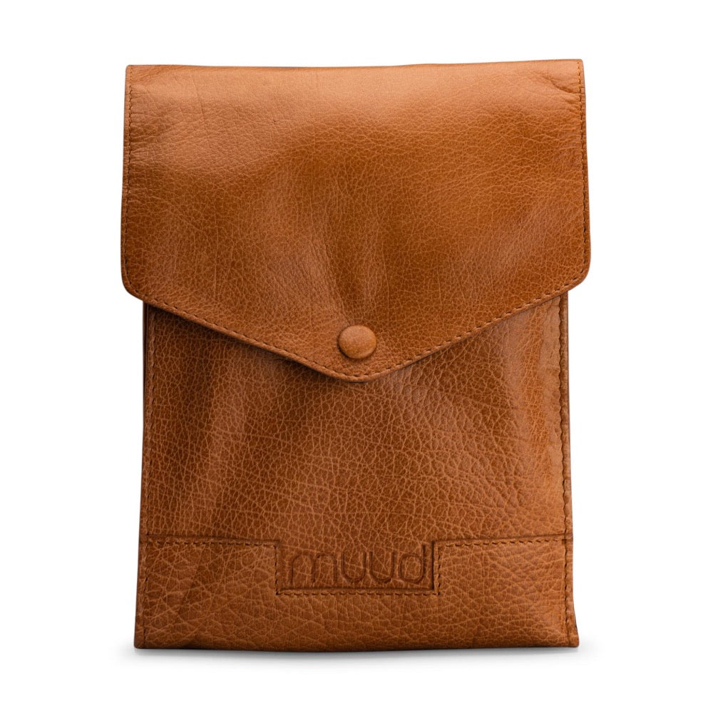 Betina XL Whisky - Leather needle case 18cm x 15cm (7in x 5.9in)