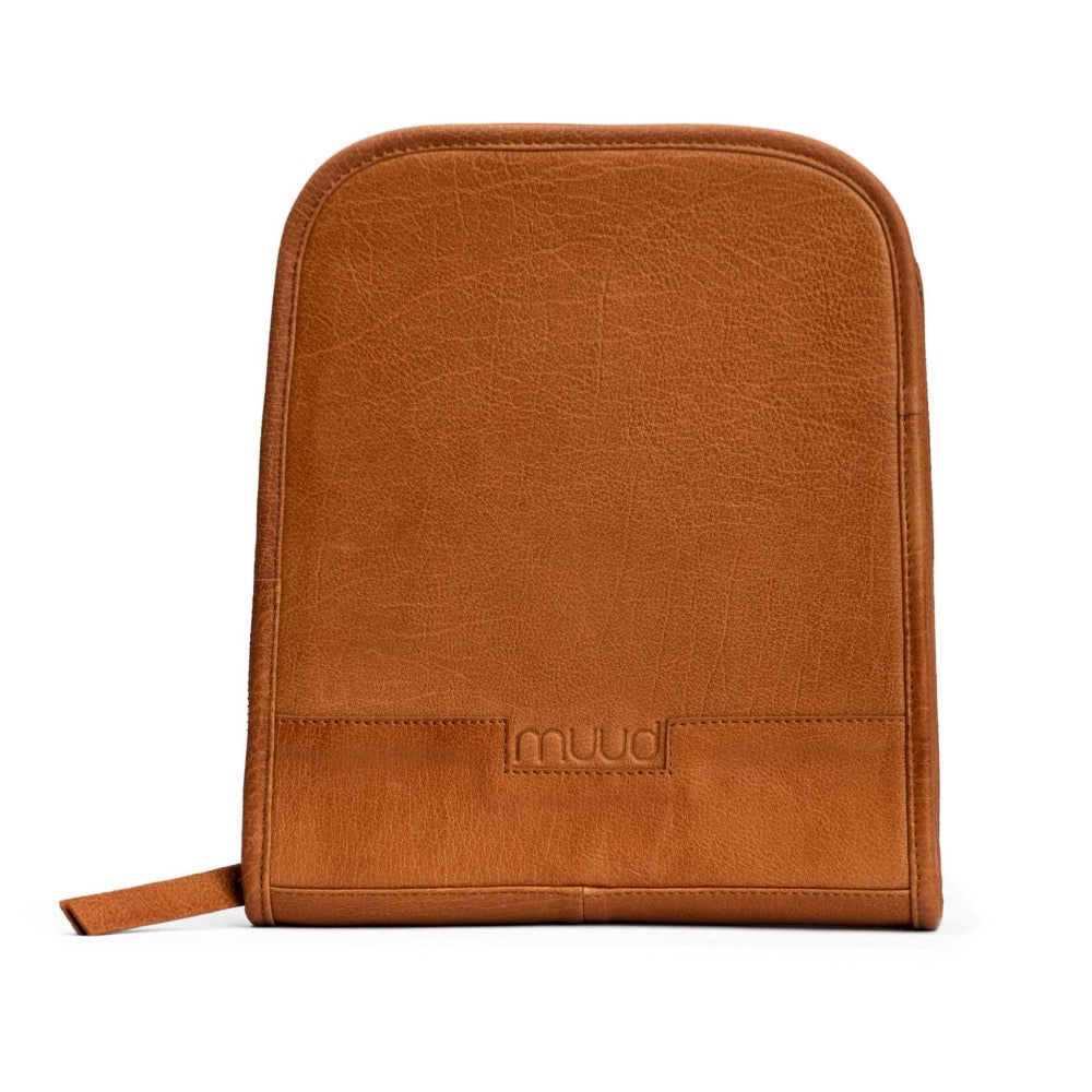 Voss Whisky - Leather needle case 25cm x 22cm x 7cm (9.84in x 8.66in x 2.75in)