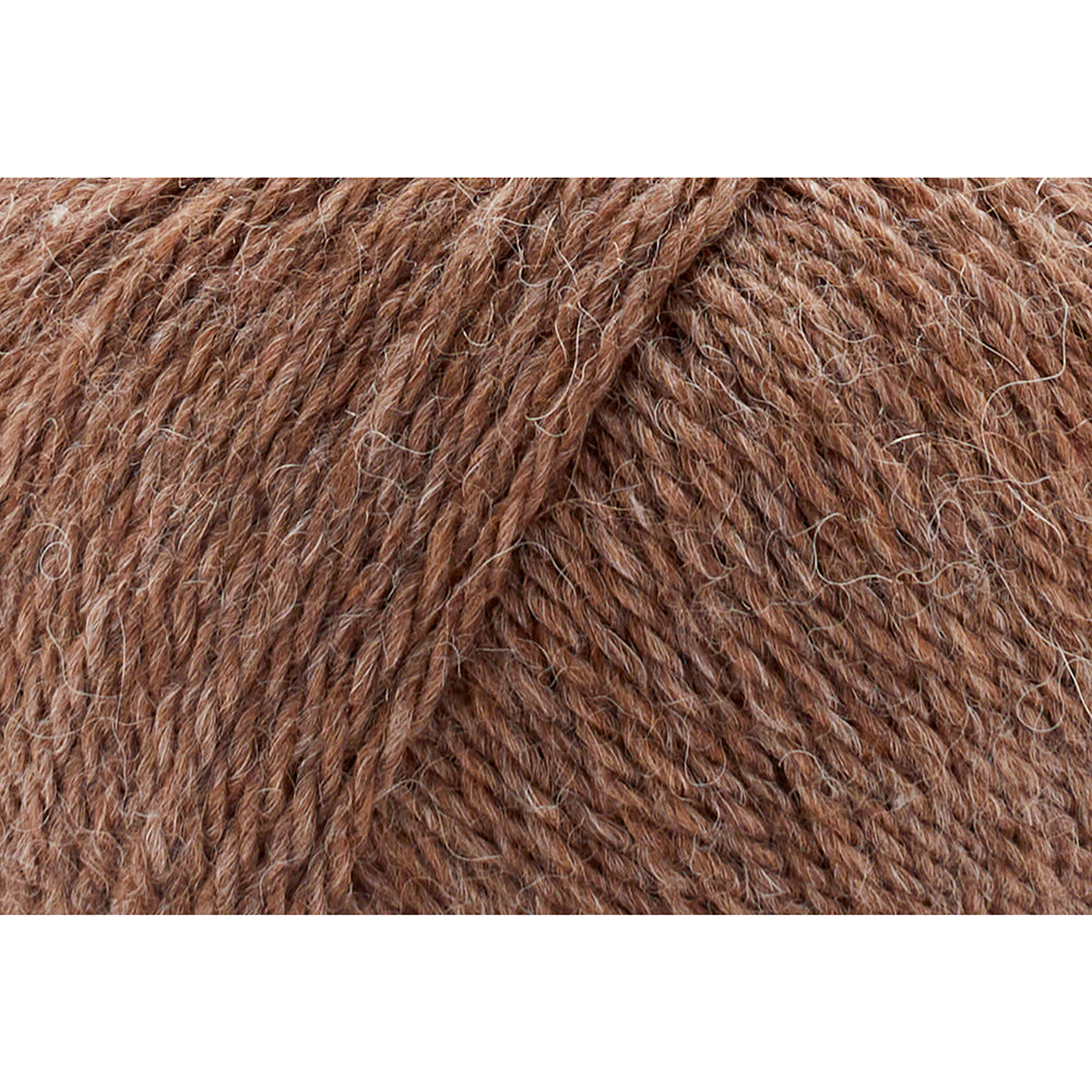 UNIVERSAL Fawning #1786 Yarn - 50g - Light Weight 3 - 150m (164yds) - Cocoa
