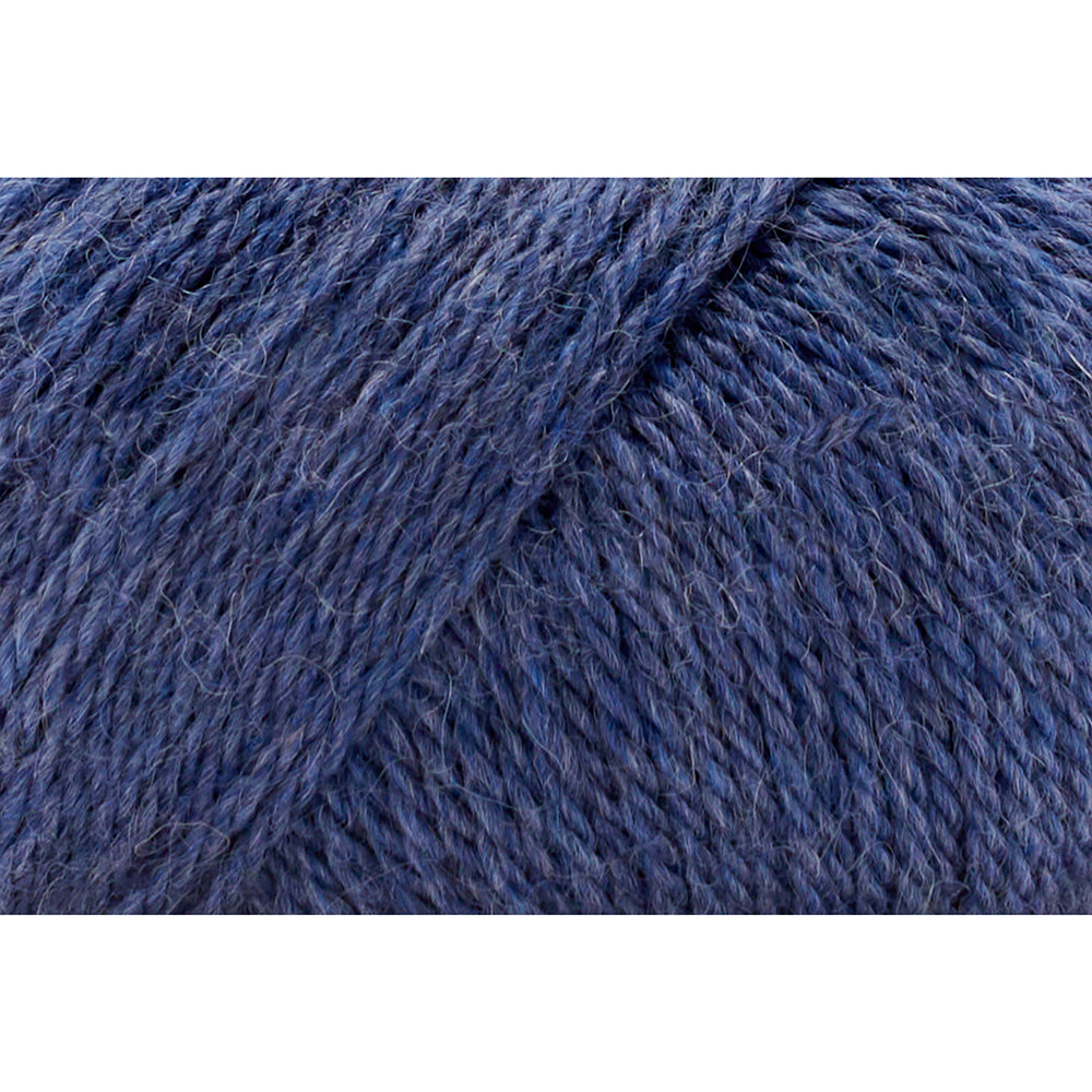 UNIVERSAL Fawning #1786 Yarn - 50g - Light Weight 3 - 150m (164yds) - Elemental