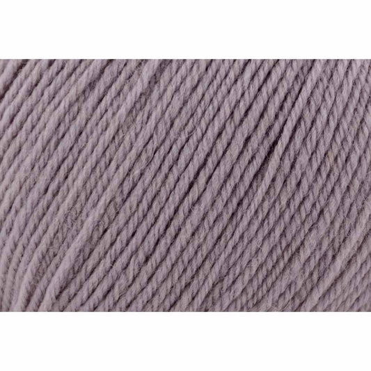 UNIVERSAL Deluxe Worsted Superwash wool yarn Neutral Grey, 100 g / 199 m (218 yd)