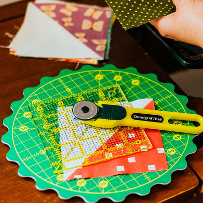 OMNIGRID 360° Rotating Self-Healing Cutting Mat 8 in Diameter