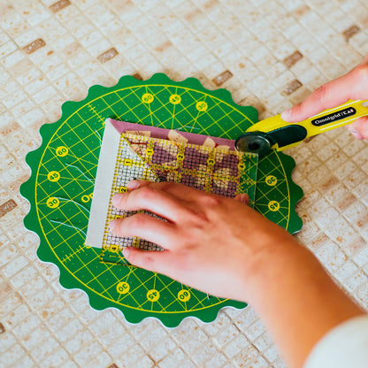 OMNIGRID 360° Rotating Self-Healing Cutting Mat 8 in Diameter